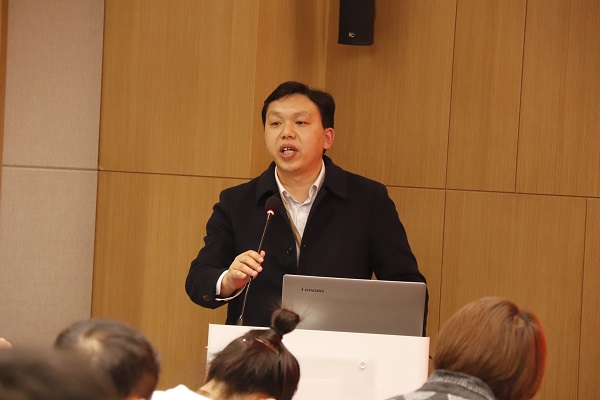 6、aitiyu爱体育官方在线入口总工程师苏群山主持会议 .JPG