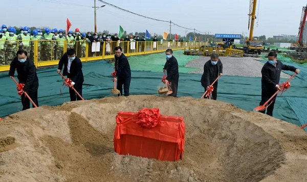 6培土奠基.jpg 6培土奠基.jpg