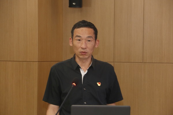 aitiyu爱体育官方在线入口监事会主席、党委副书记陈百斌宣读《关于表彰aitiyu爱体育官方在线入口先进基层党组织和优秀共产党员的决定》.jpg aitiyu爱体育官方在线入口监事会主席、党委副书记陈百斌宣读《关于表彰aitiyu爱体育官方在线入口先进基层党组织和优秀共产党员的决定》.jpg