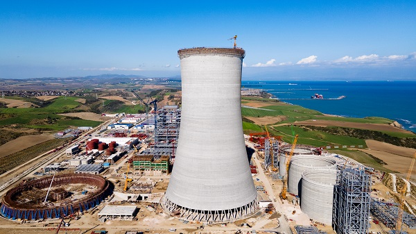 2.#1冷却塔顺利封顶.jpg 2.#1冷却塔顺利封顶.jpg