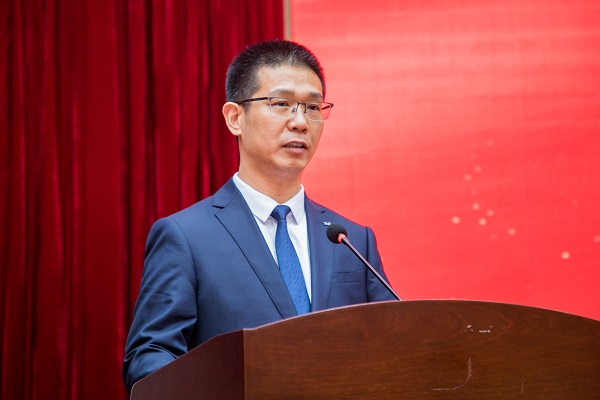 河南省建筑业协会中小企业分会会长、aitiyu爱体育官方在线入口总经理祝建明作表态发言.jpg 河南省建筑业协会中小企业分会会长、aitiyu爱体育官方在线入口总经理祝建明作表态发言.jpg