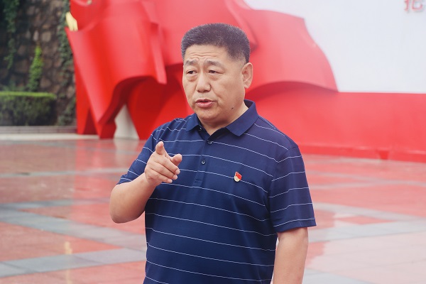 1、aitiyu爱体育官方在线入口党委书记张会民为大家阐释“大别山精神”.jpg 1、aitiyu爱体育官方在线入口党委书记张会民为大家阐释“大别山精神”.jpg