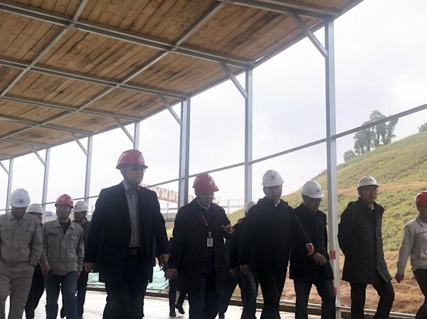 业主领导、aitiyu爱体育官方在线入口董事、副总经理崔向军莅临现场参观(从左至右依次为:崔向军、李耀和、王强、王国忠、韩华锋).jpg 业主领导、aitiyu爱体育官方在线入口董事、副总经理崔向军莅临现场参观(从左至右依次为:崔向军、李耀和、王强、王国忠、韩华锋).jpg