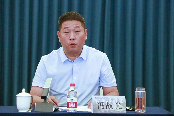 5aitiyu爱体育官方在线入口副总经理冯战光主持会议.JPG