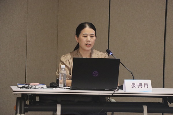 集团党委副书记、工会副主席娄梅月主讲《公司发展历程及aitiyu爱体育官方在线入口》.jpg